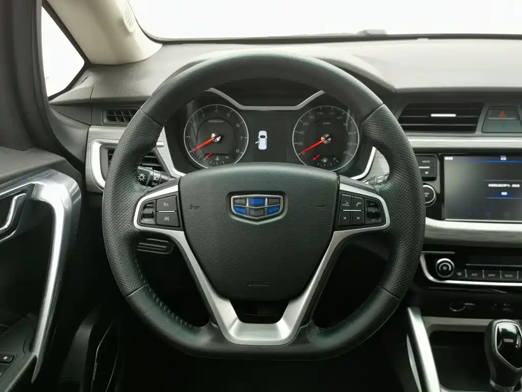 Geely Vision X3 2018 — фото 11