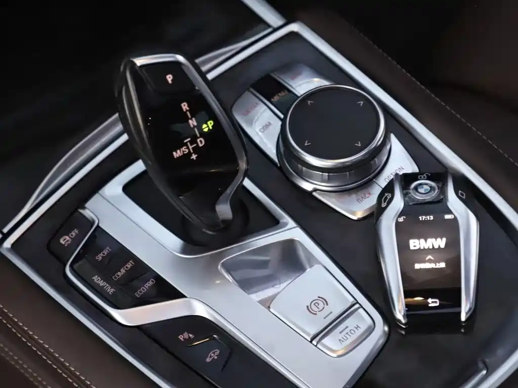 BMW 7 Series 2017 — фото 13