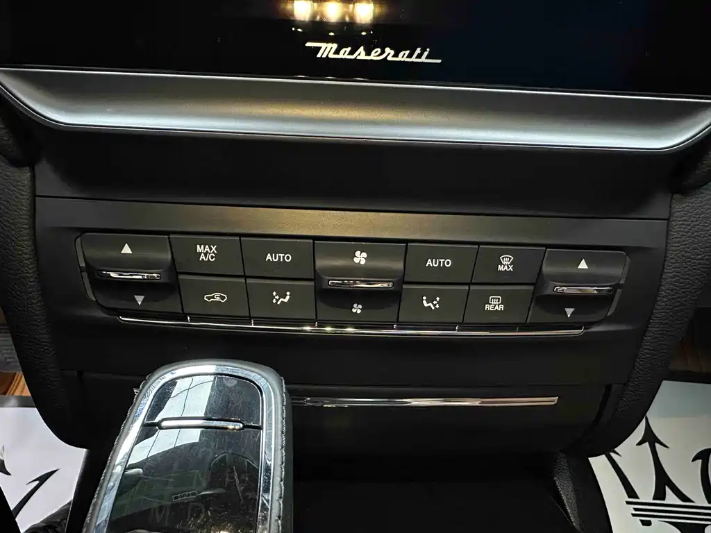 Maserati Ghibli 2021 — фото 26