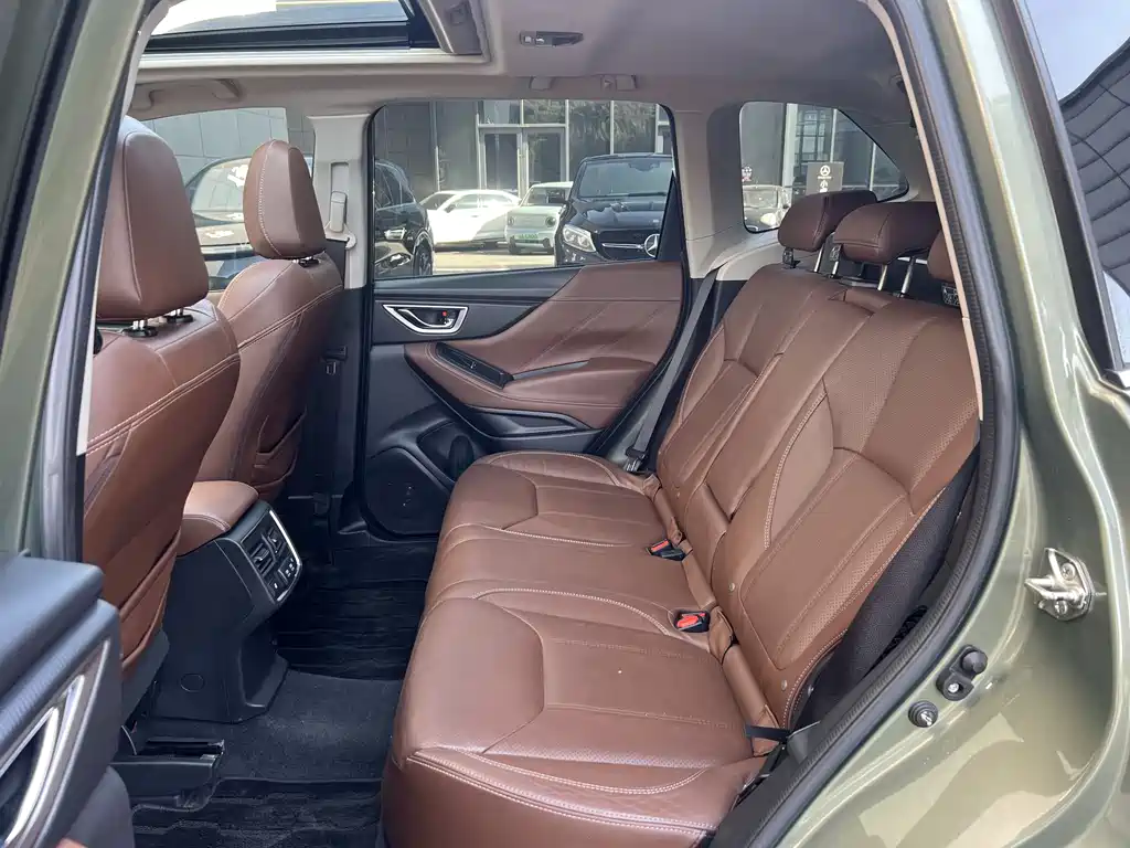 Subaru Forester 2018 — фото 12