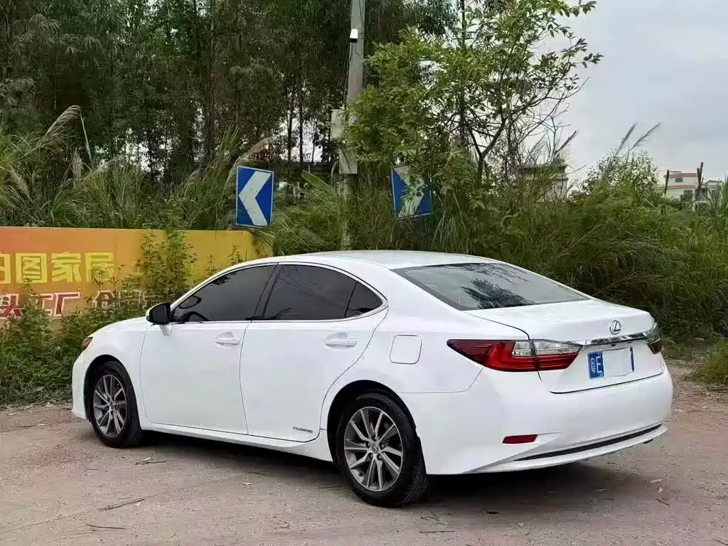 Lexus ES 2018 — фото 4