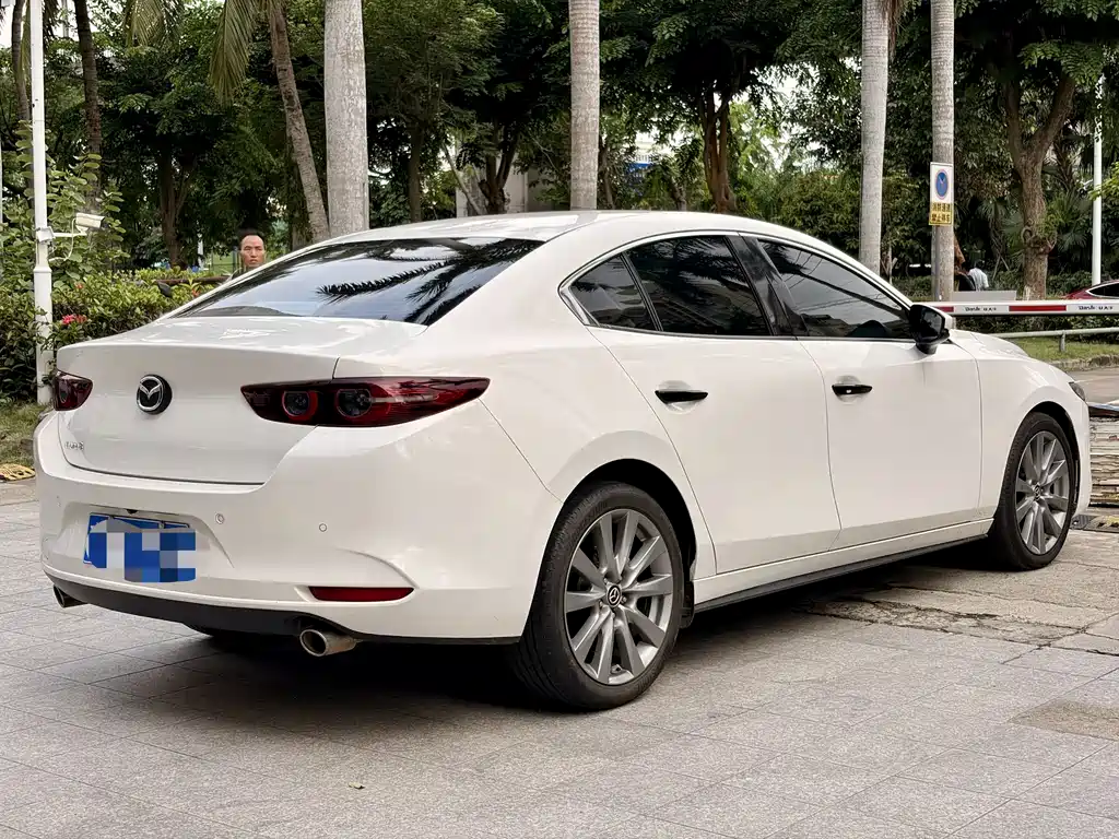Mazda 3 Axela 2022 — фото 9