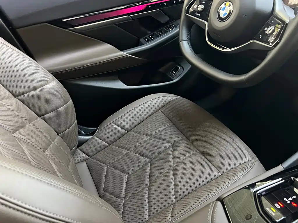BMW 5 Series 2024 — фото 18