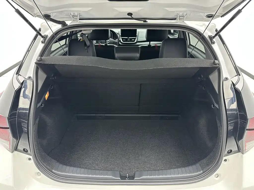 Toyota Yaris L 2022 — фото 18