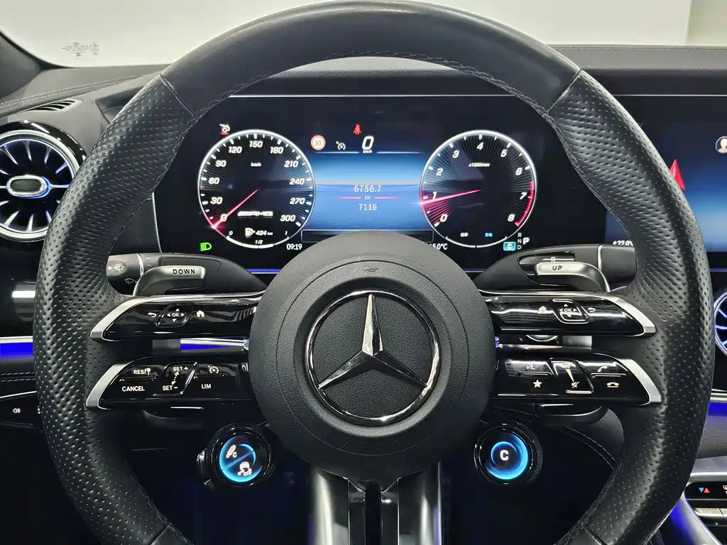 Mercedes-Benz AMG GT 2025 — фото 5