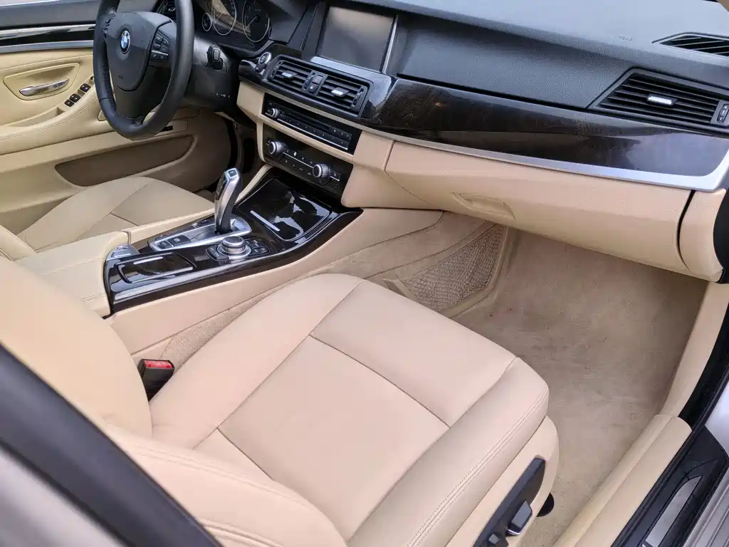 BMW 5 Series 2015 — фото 14