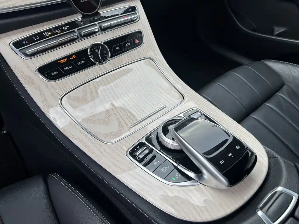Mercedes-Benz E-Class 2017 — фото 14