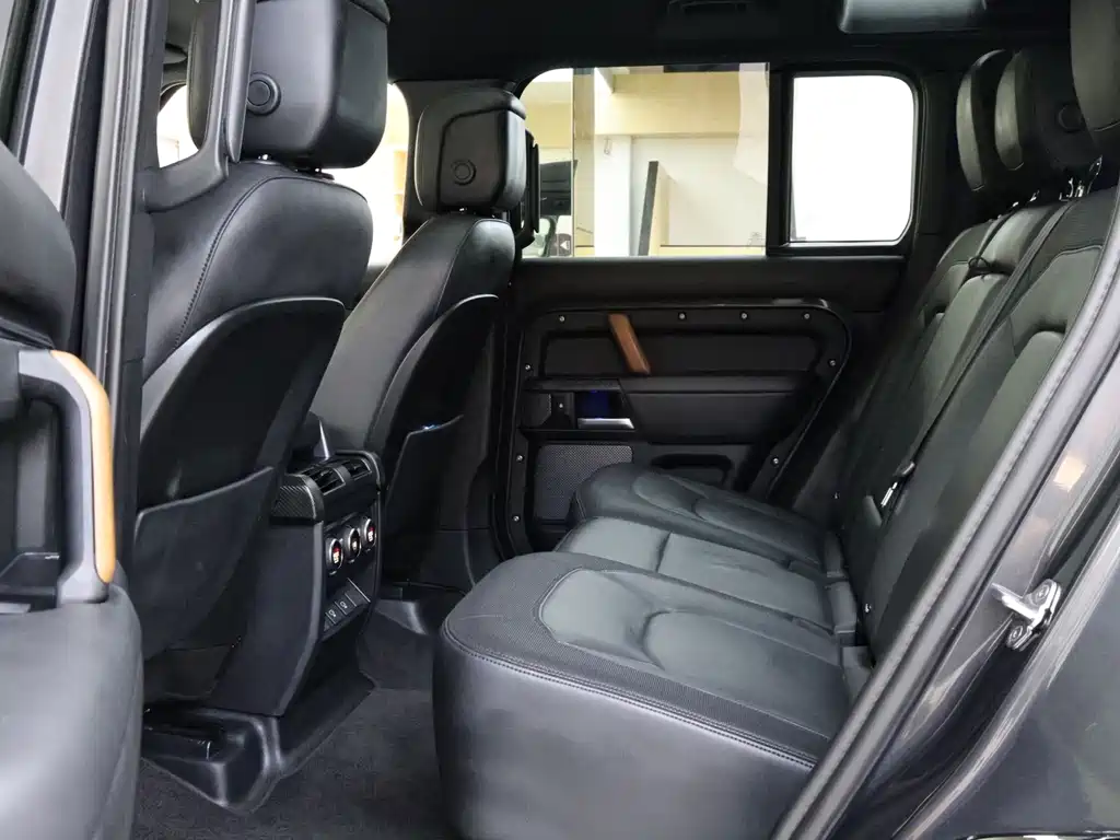 Land Rover Defender 2022 — фото 16