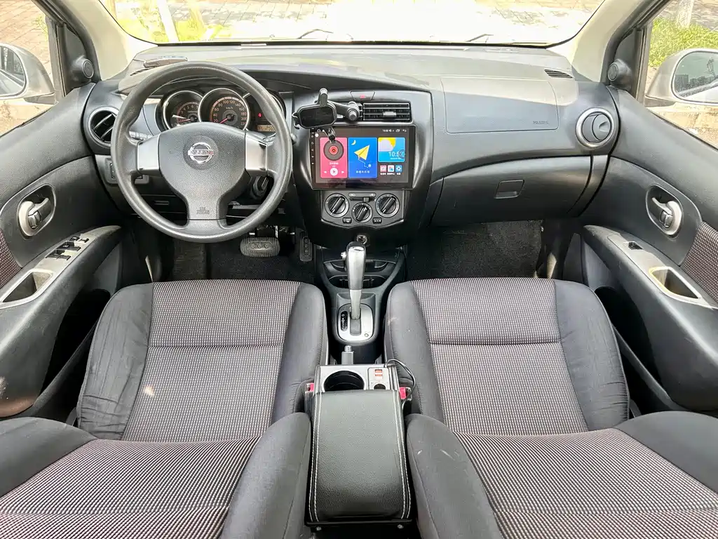 Nissan Livina 2010 — фото 15