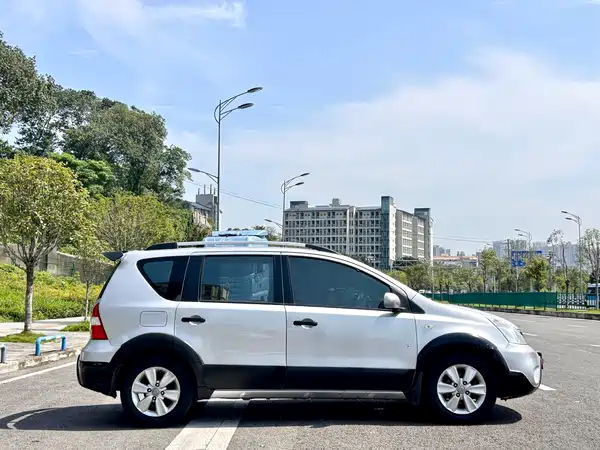 Nissan Livina 2010