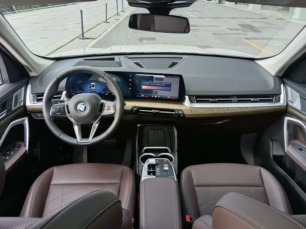 BMW iX1 2023 — фото 11