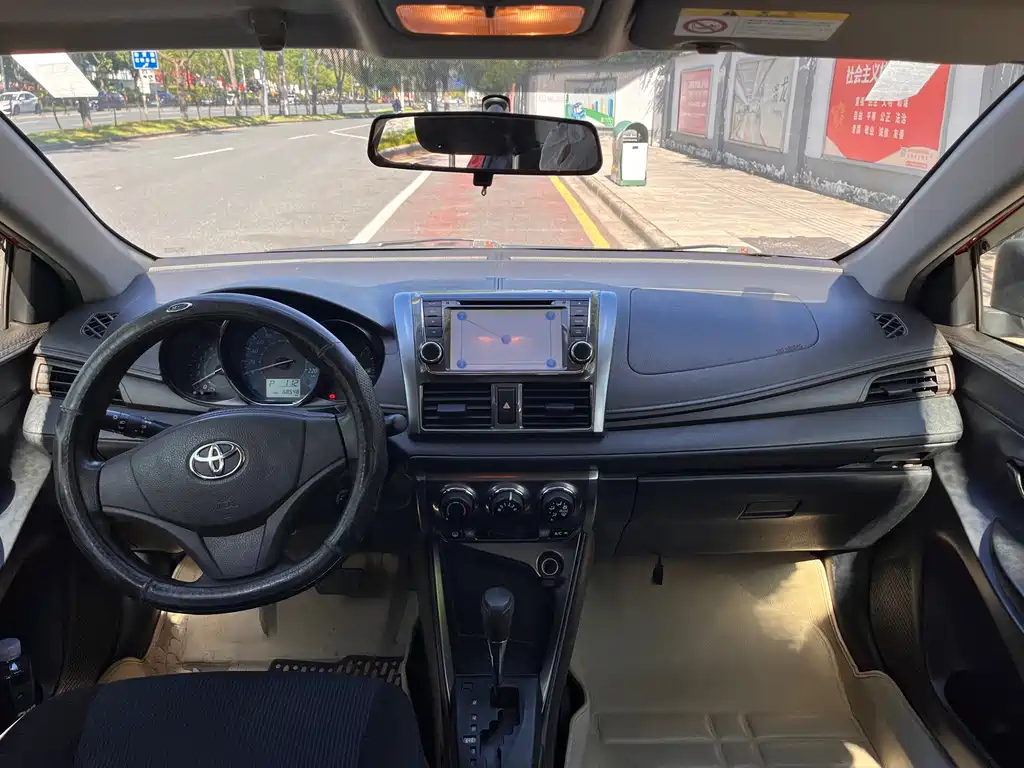 Toyota Yaris L 2014