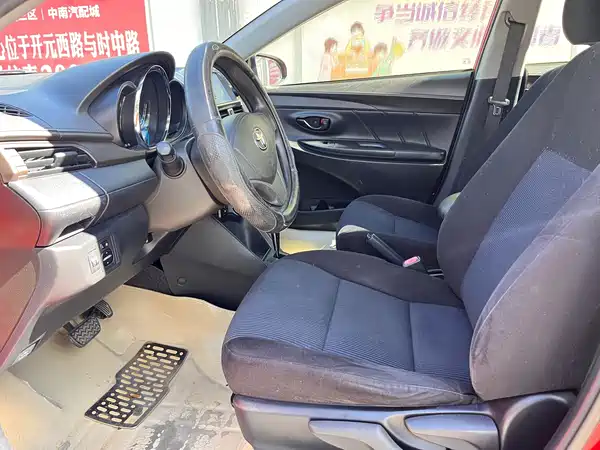 Toyota Yaris L 2014