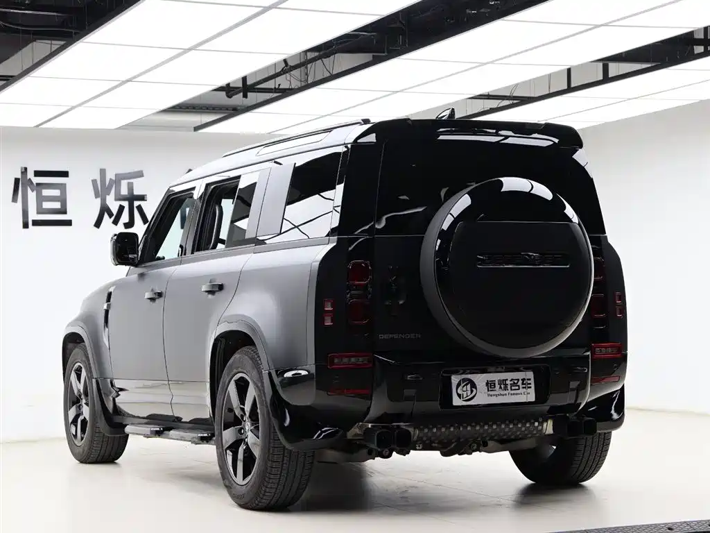 Land Rover Defender 2024 — фото 26