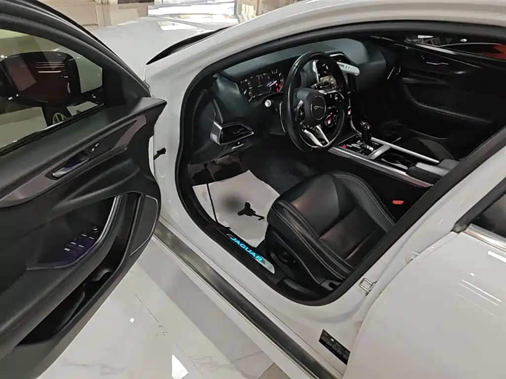 Jaguar XEL 2020 — фото 16