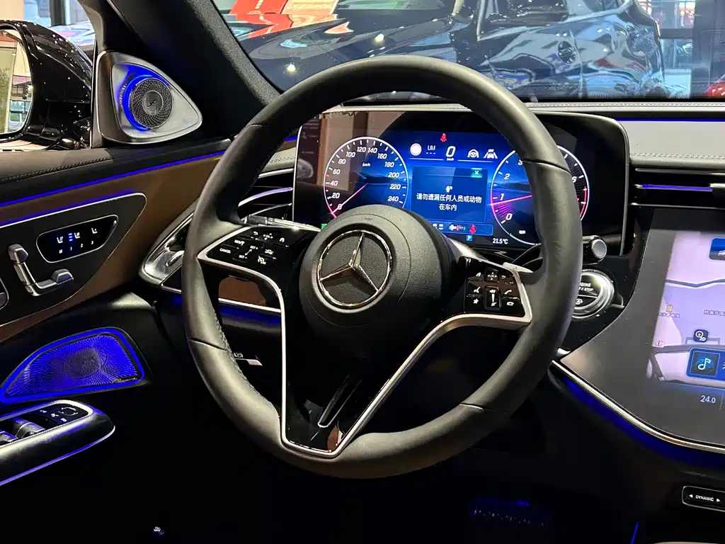 Mercedes-Benz E-Class 2025 — фото 25
