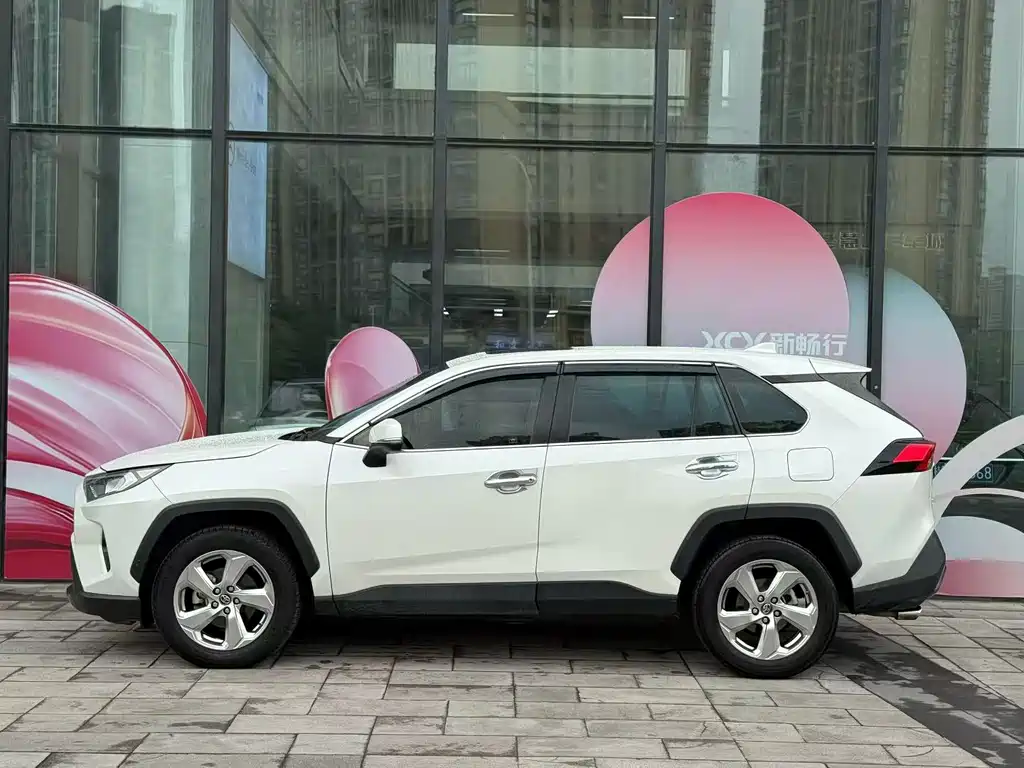 Toyota RAV4 2019 — фото 4