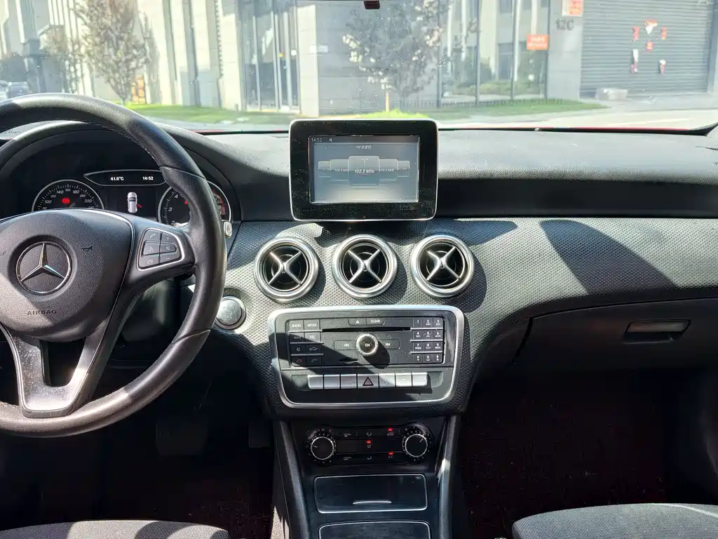 Mercedes-Benz A-Class 2017 — фото 16