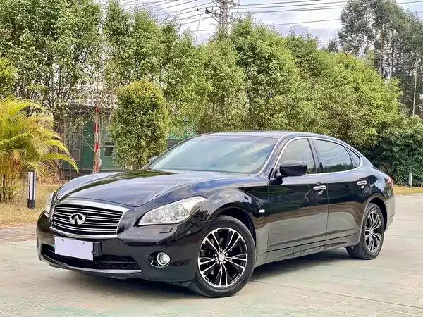 Infiniti M Series 2012