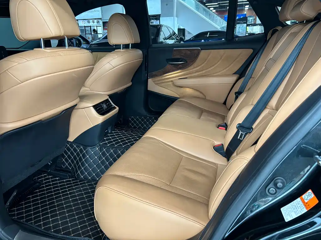 Lexus LS 2021 — фото 10