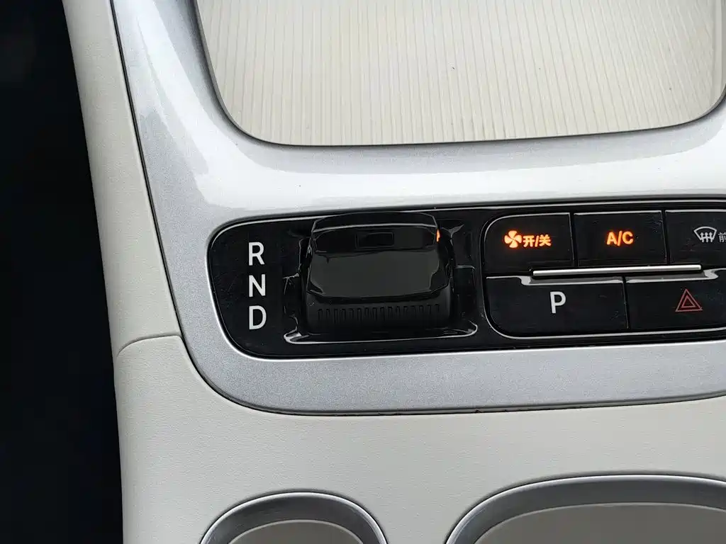 Geely Galaxy Starwish 2025 — фото 13