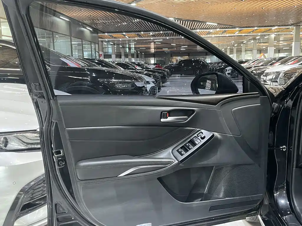 Toyota Avalon 2022 — фото 10