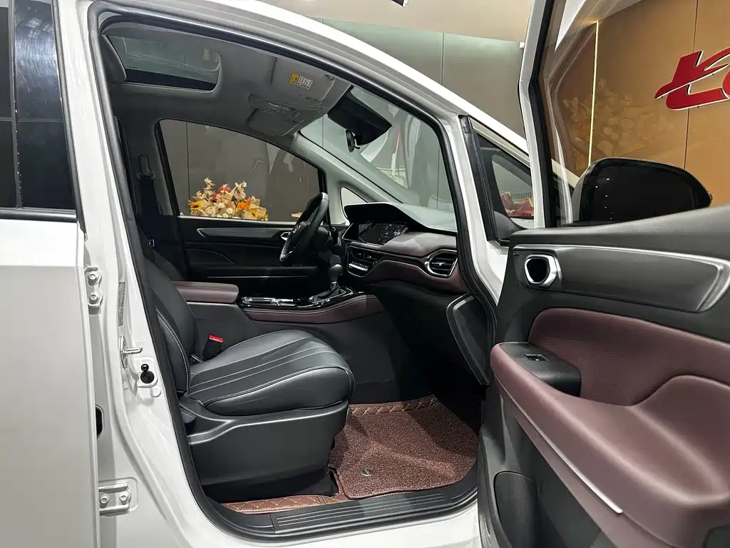 GAC Trumpchi M6 2025 — фото 11