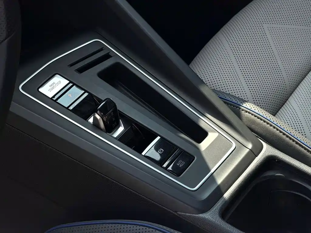 Volkswagen Golf 2025