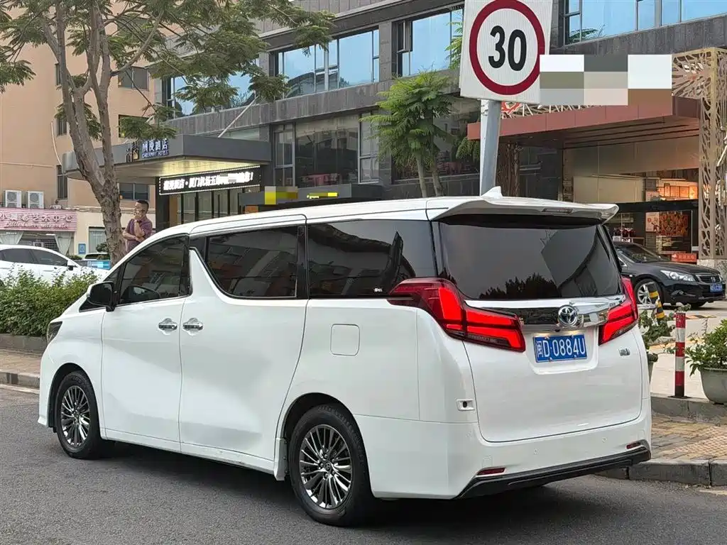 Toyota Alphard 2021 — фото 19