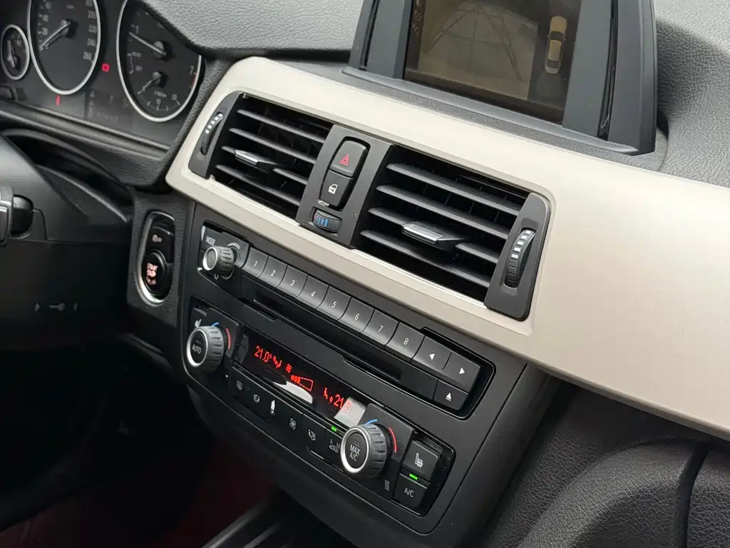 BMW 3 Series 2015 — фото 18