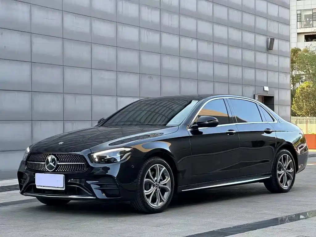 Mercedes-Benz E-Class 2022 — фото 1