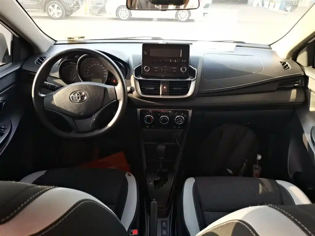 Toyota Yaris L 2019 — фото 10