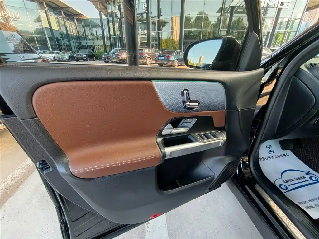 Mercedes-Benz GLB 2023 — фото 9