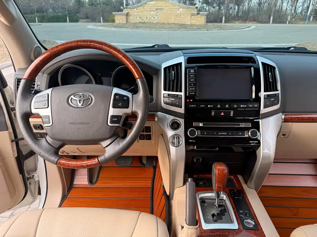 Toyota Land Cruiser 2013 — фото 21