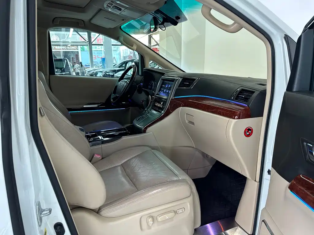 Toyota Alphard 2012 — фото 12