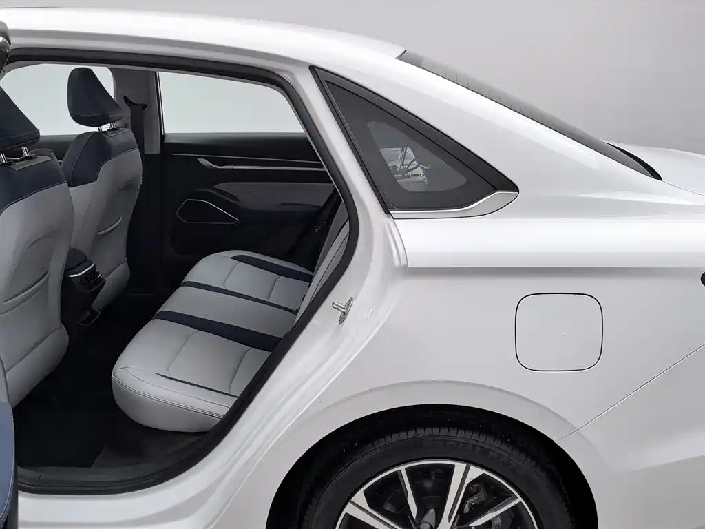 Geely Emgrand 2022 — фото 15