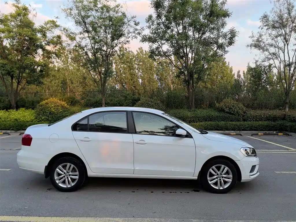 Volkswagen Jetta 2019 — фото 12