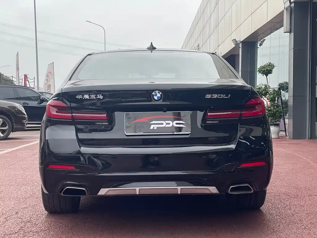 BMW 5 Series 2020 — фото 12