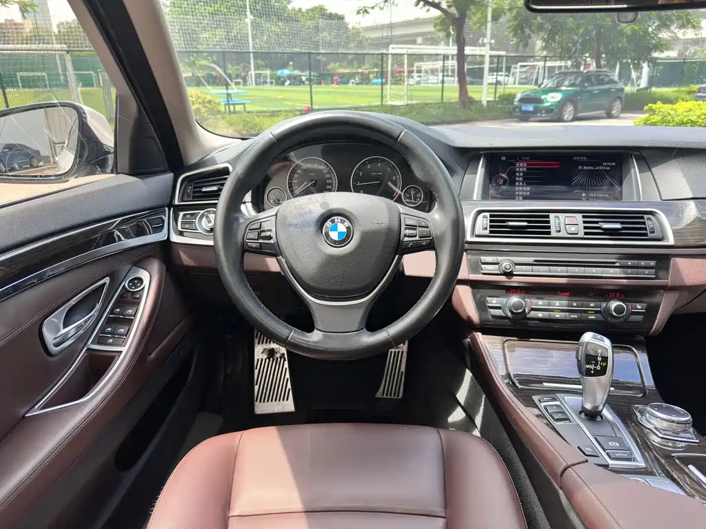 BMW 5 Series 2016 — фото 12