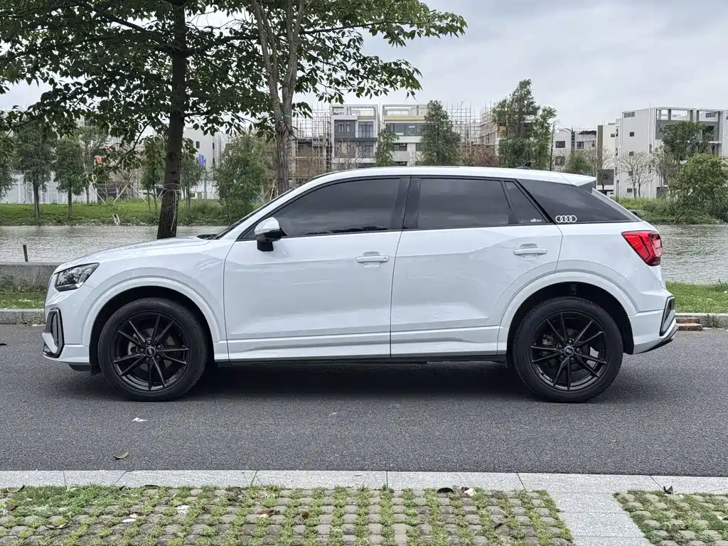 Audi Q2L 2023 — фото 3