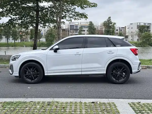 Audi Q2L 2022