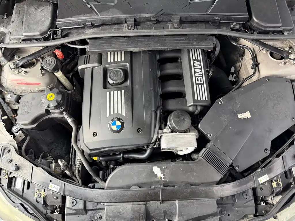BMW 3 Series 2011 — фото 11