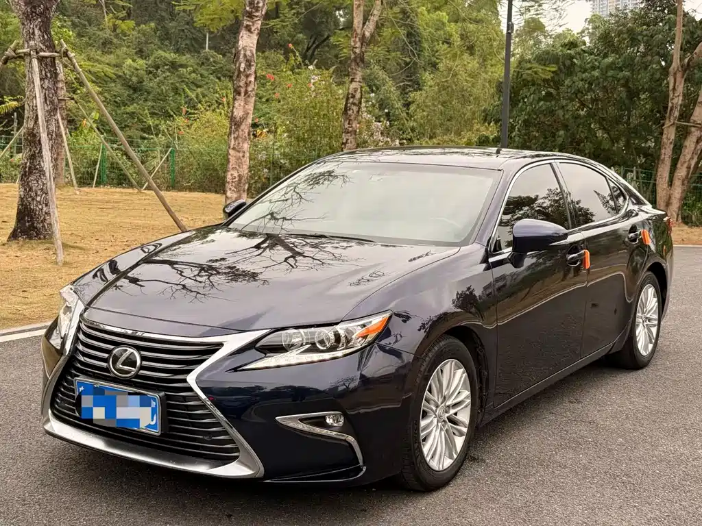 Lexus ES 2018 — фото 1
