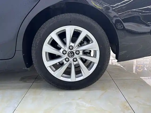 Toyota Camry 2023 — фото 19