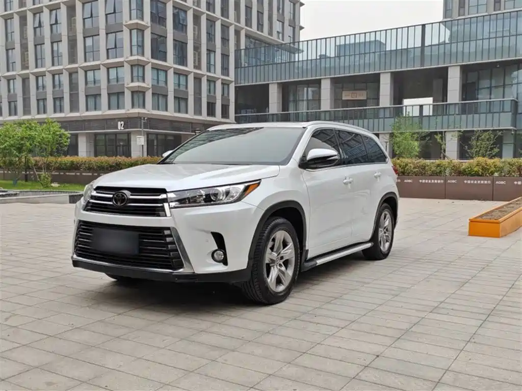 Toyota Highlander 2021 — фото 1