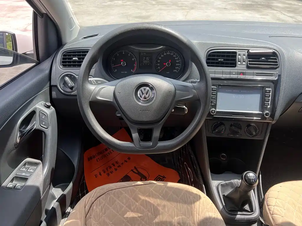 Volkswagen Polo 2015 — фото 10