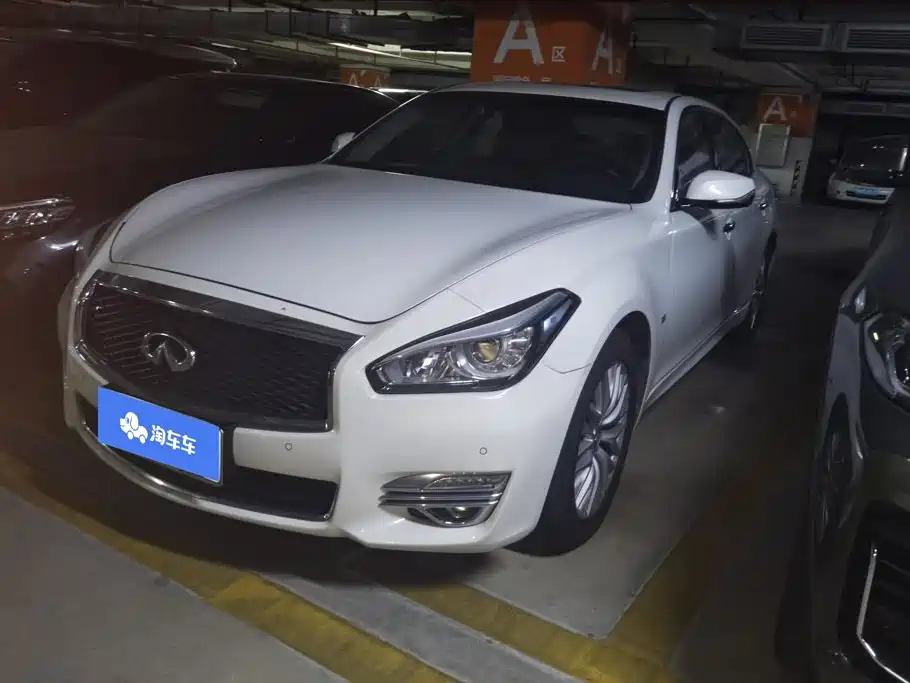 Infiniti Q70 2016