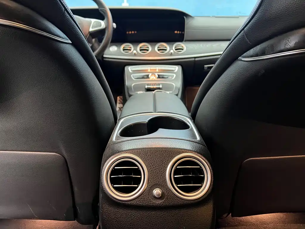 Mercedes-Benz E-Class 2018 — фото 15