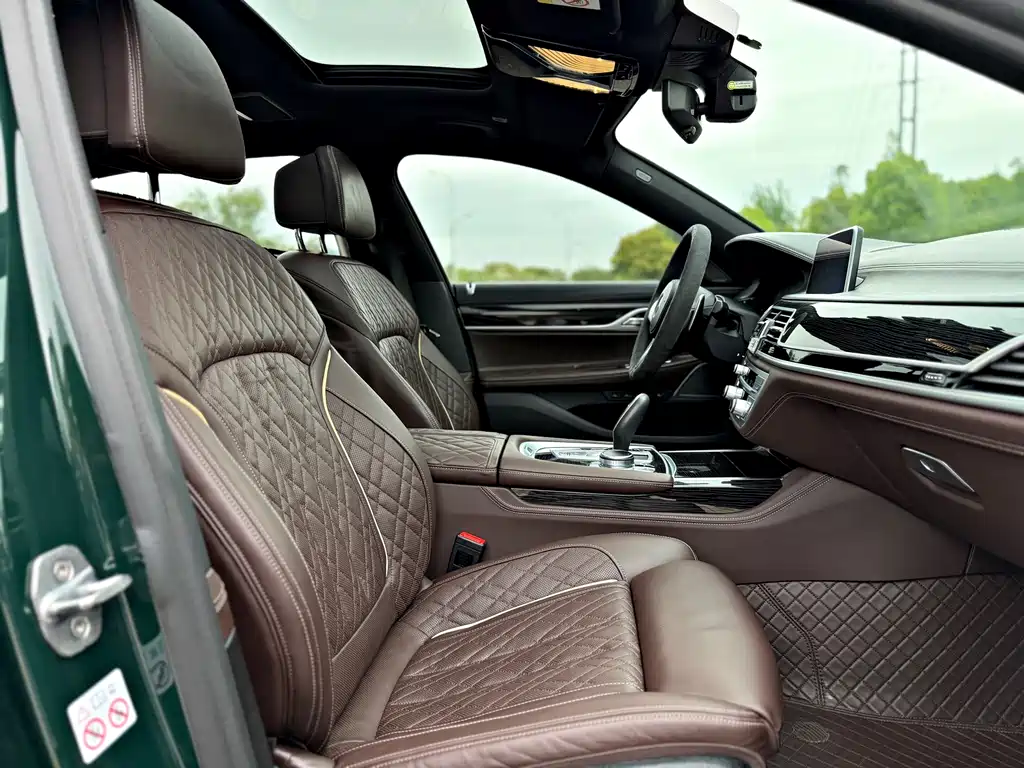 BMW 7 Series 2019 — фото 16