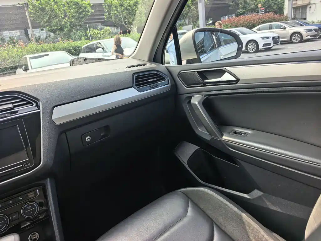 Volkswagen Tiguan L 2019 — фото 22